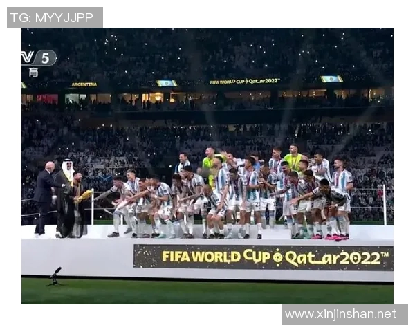 足球明星观战精彩瞬间合集尽享球场激情与荣耀时刻