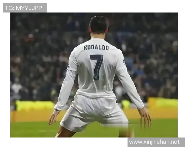 球迷疯狂行为欧冠赛场上演抢夺C罗球衣奇观